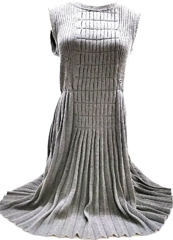 Chanel Paris. Vintage 2007A Chanel Collection Grey Wool Accent Dress SZ38